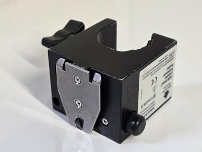 REFURBISHED Smiths Medical CADD-Prizm Lockable Pole mount Bracket Clamp 21-6120-51 - MBR Medicals